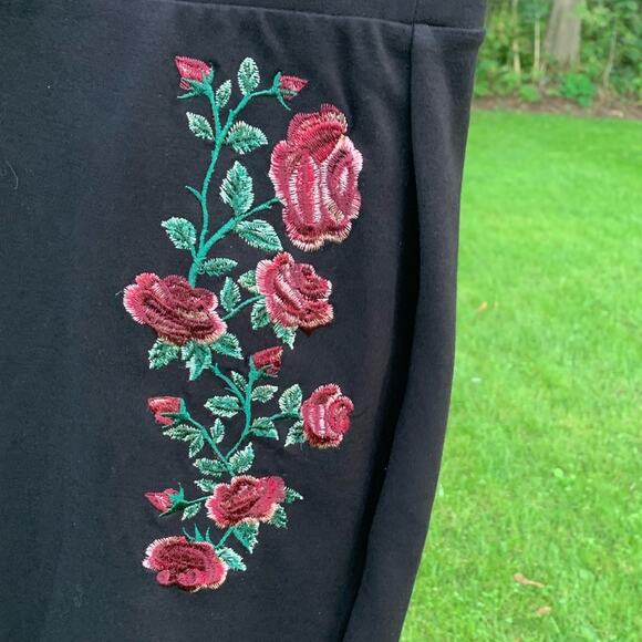 Torrid high waisted floral black red and green skirt - Picture 6 of 9